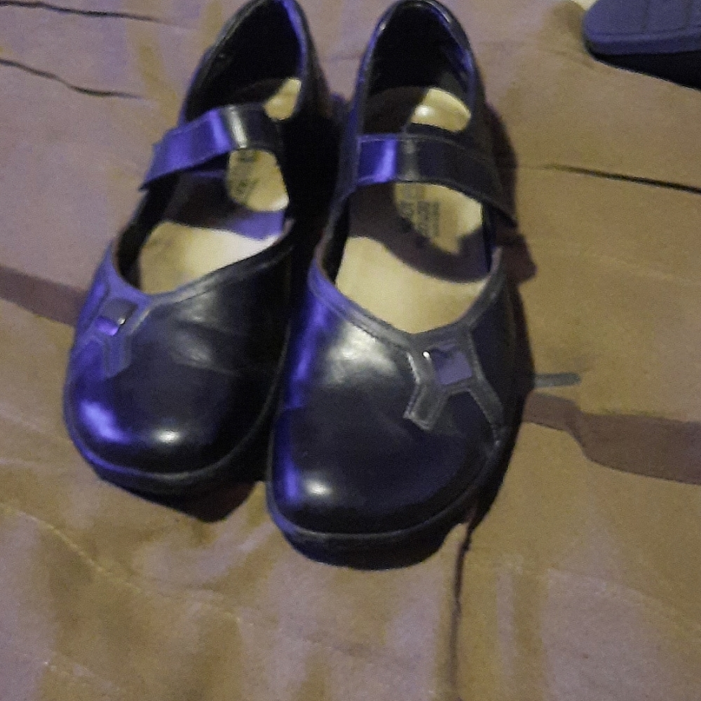 Dress shoes